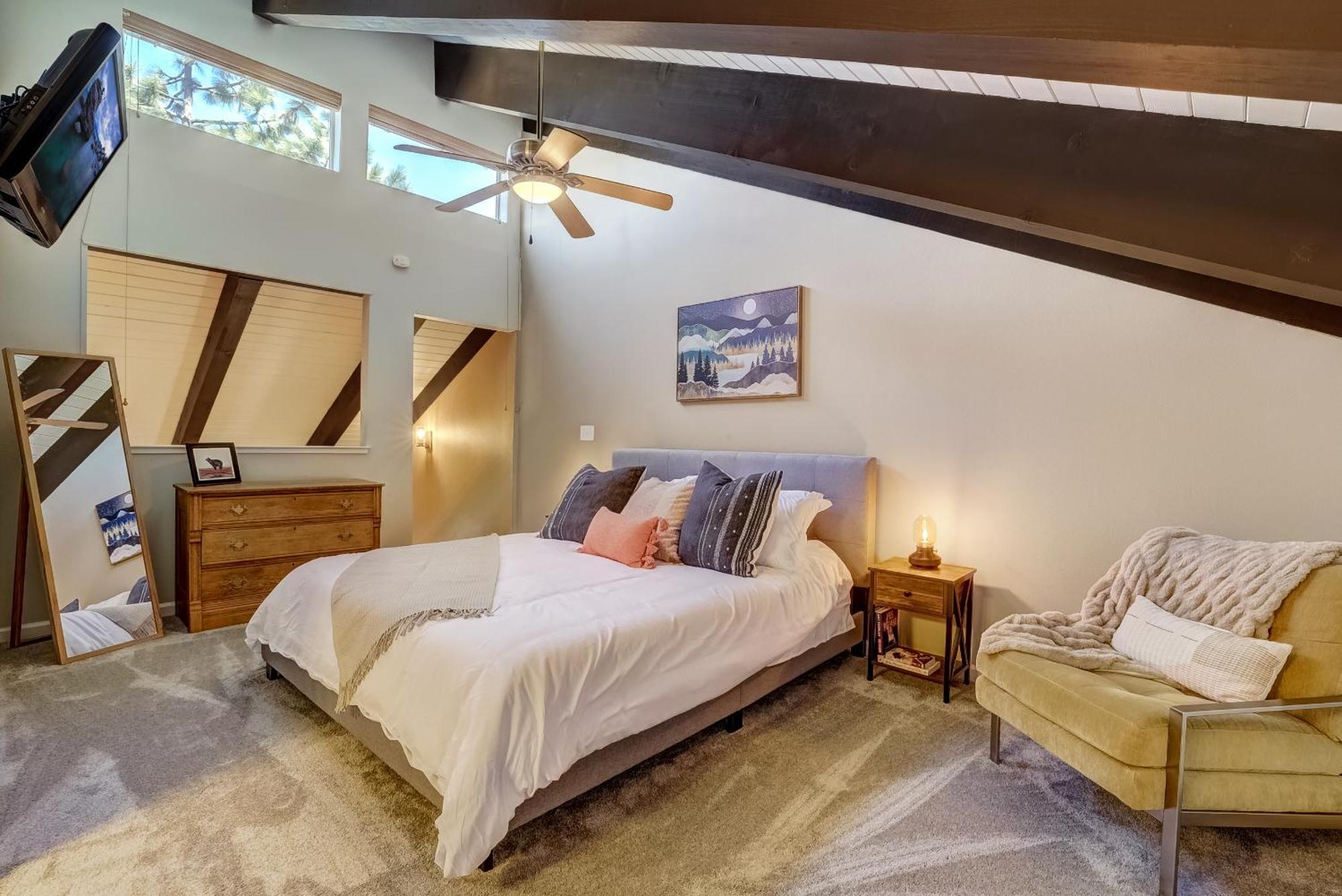 Apartment Private Steps From Lift Minutes To